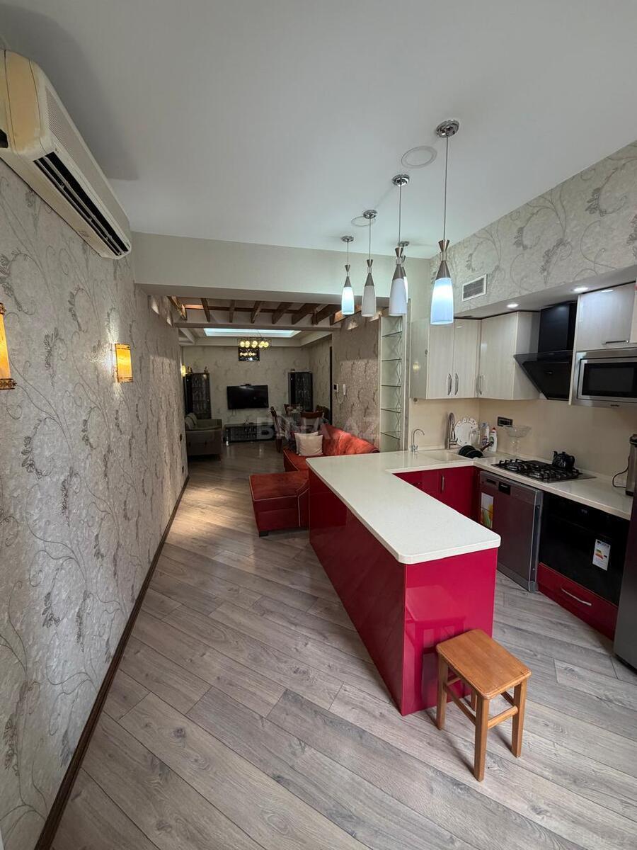 4 otaqlı Yeni tikili, Xırdalan