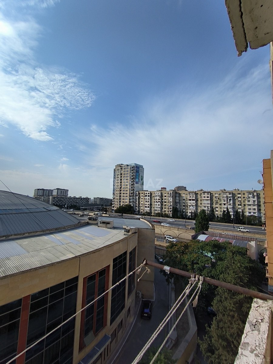 5 otaqlı Köhnə tikili, Xalqlar Dostluğu m., Bakı