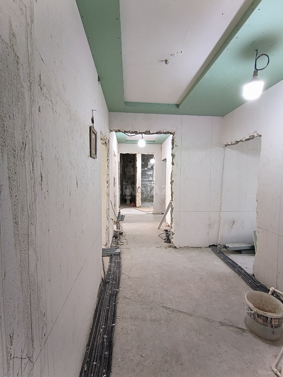 5 otaqlı Köhnə tikili, Xalqlar Dostluğu m., Bakı