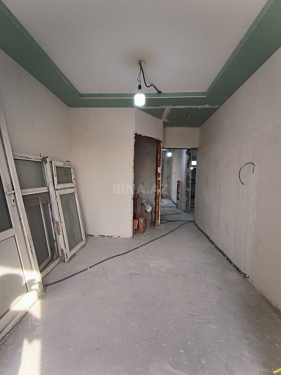 5 otaqlı Köhnə tikili, Xalqlar Dostluğu m., Bakı
