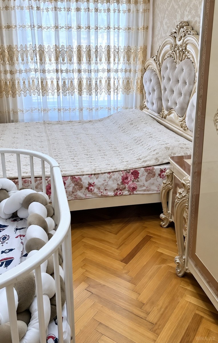 2 otaqlı Köhnə tikili, Neftçilər m., Bakı