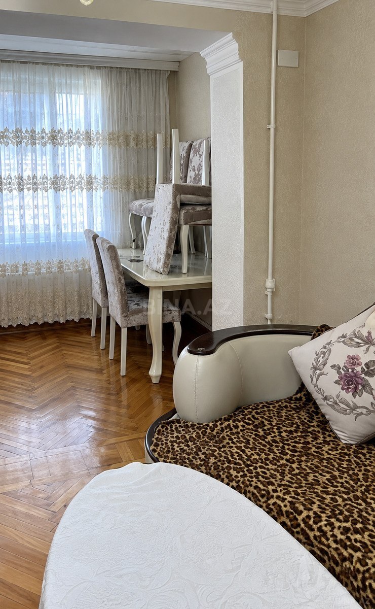 2 otaqlı Köhnə tikili, Neftçilər m., Bakı