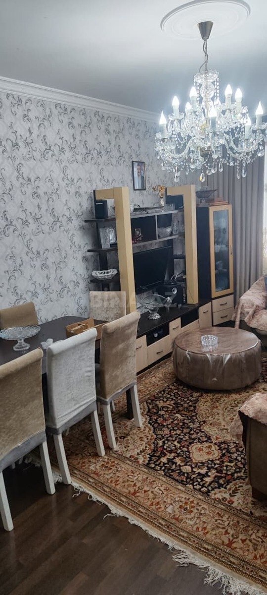 3 otaqlı Köhnə tikili, Yeni Günəşli q., Bakı