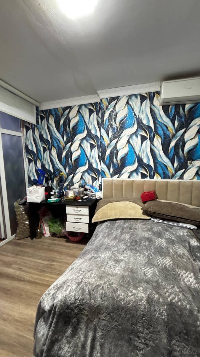 3 otaqlı Köhnə tikili, Memar Əcəmi m., Bakı