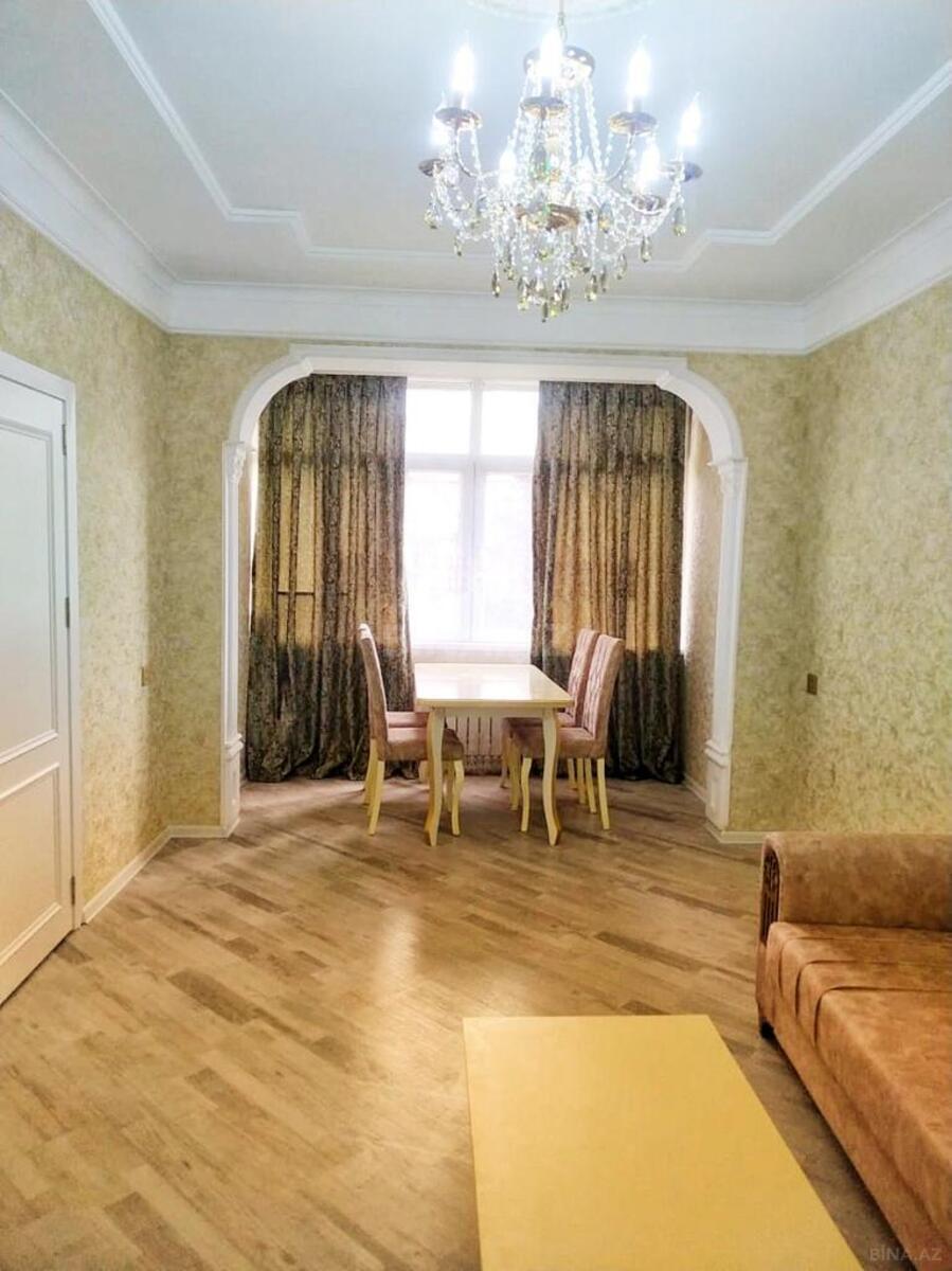 2 otaqlı Köhnə tikili, Memar Əcəmi m., Bakı