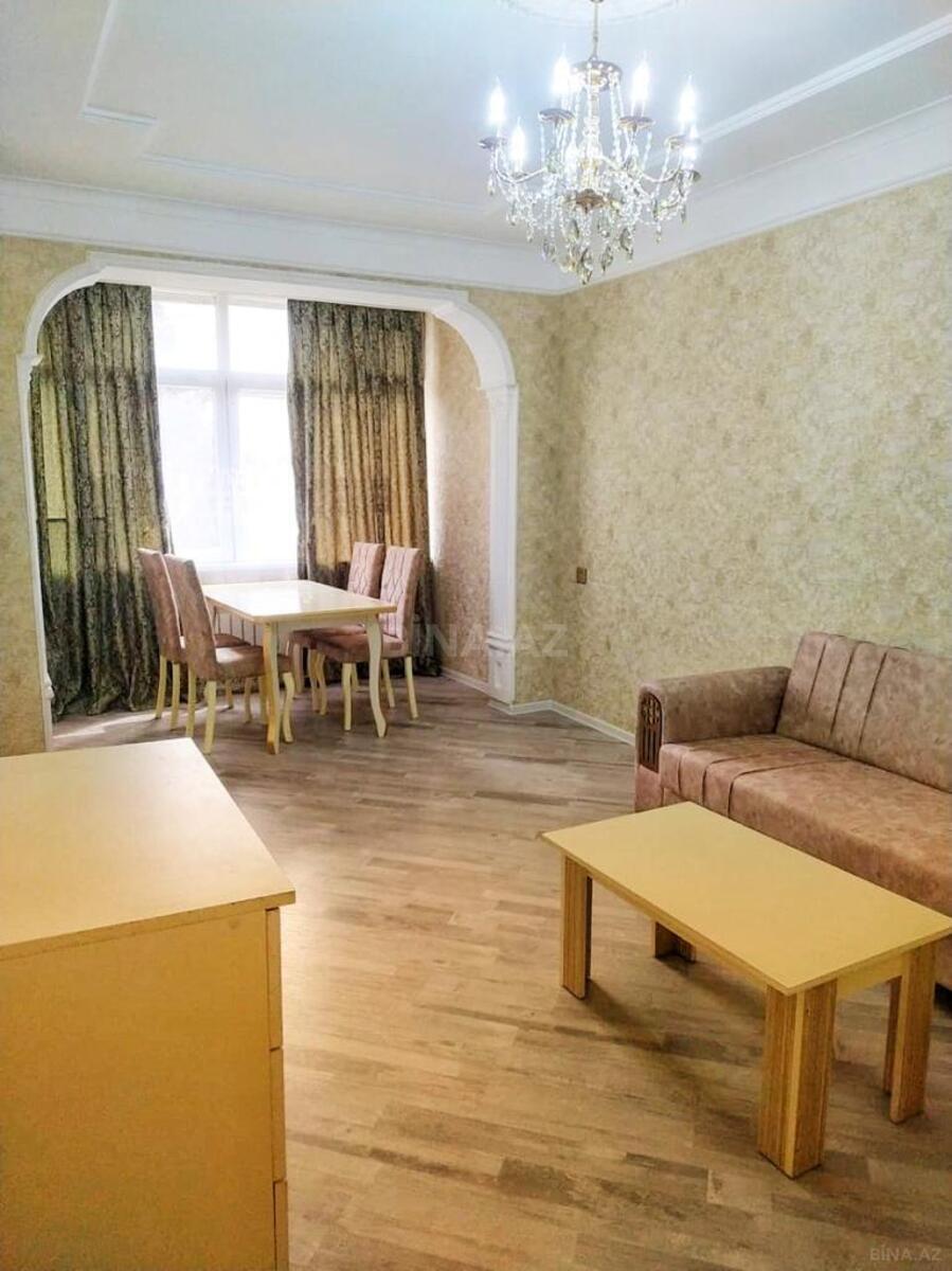2 otaqlı Köhnə tikili, Memar Əcəmi m., Bakı
