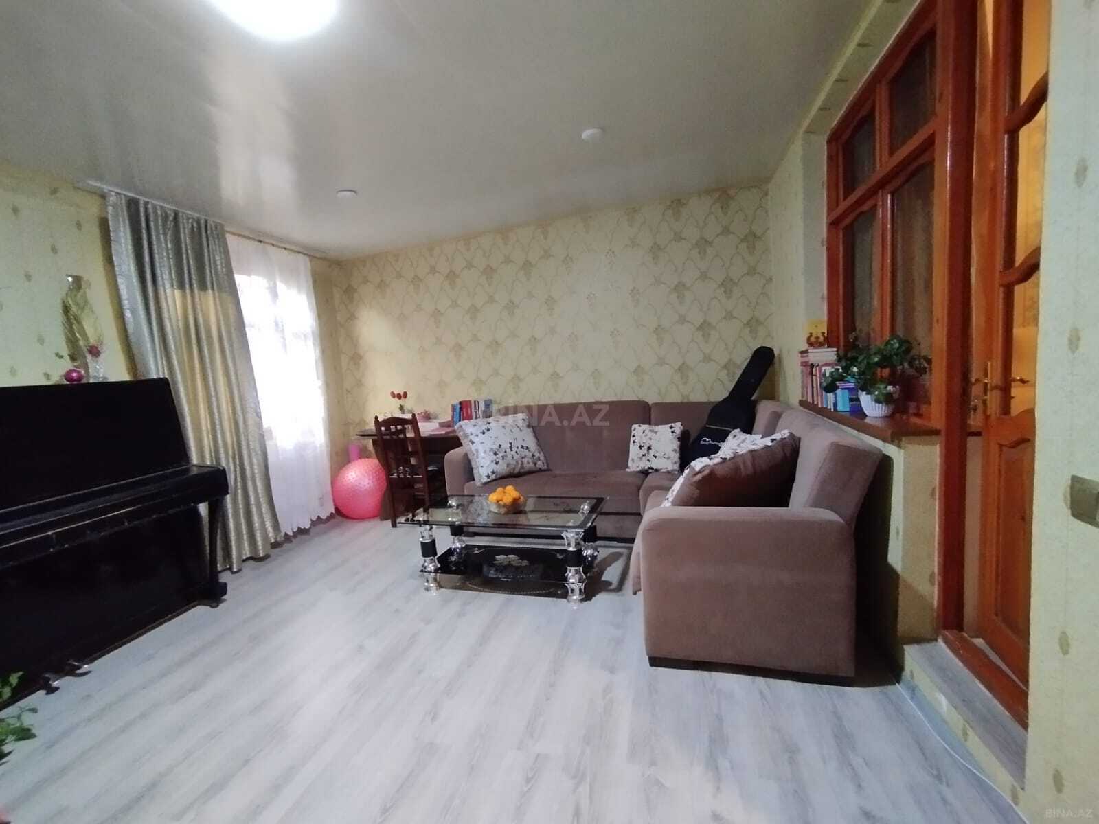 3 otaqlı Köhnə tikili, Memar Əcəmi m., Bakı