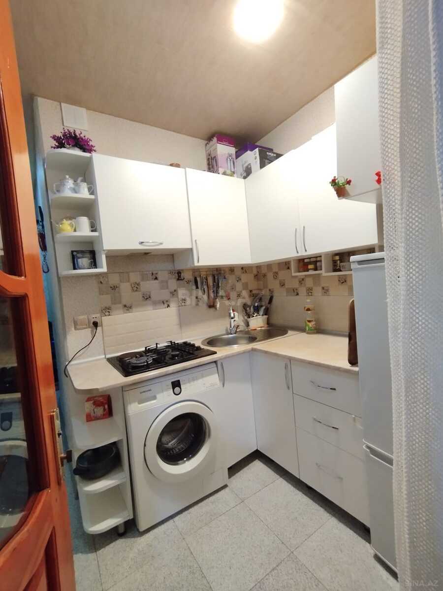 3 otaqlı Köhnə tikili, Memar Əcəmi m., Bakı