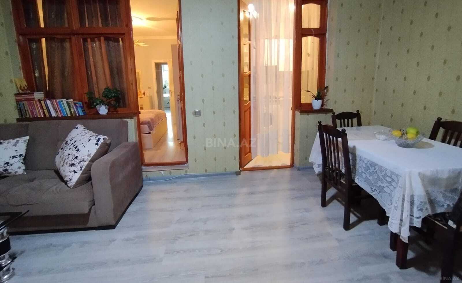 3 otaqlı Köhnə tikili, Memar Əcəmi m., Bakı