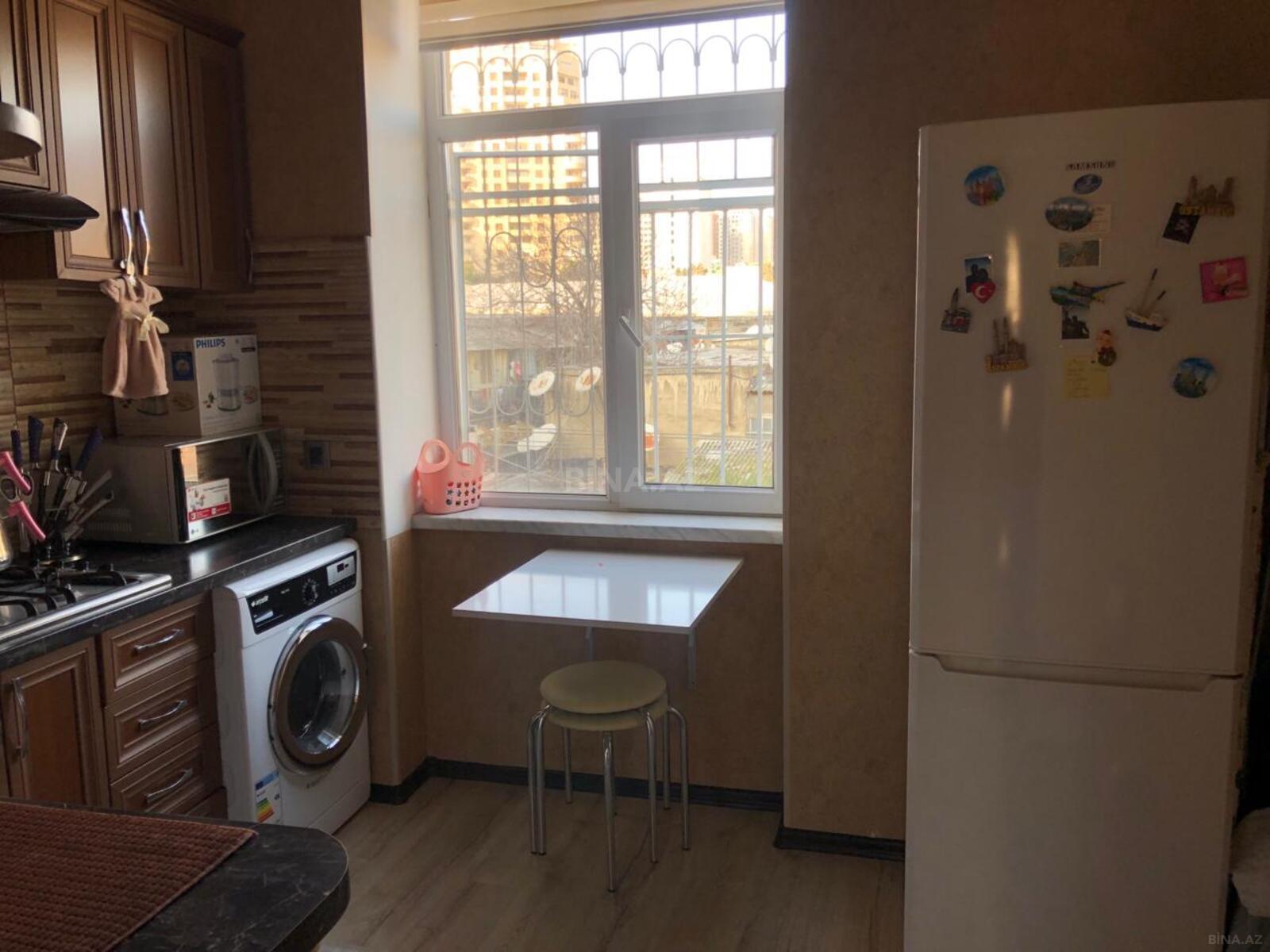 2 otaqlı Köhnə tikili, 28 May m., Bakı