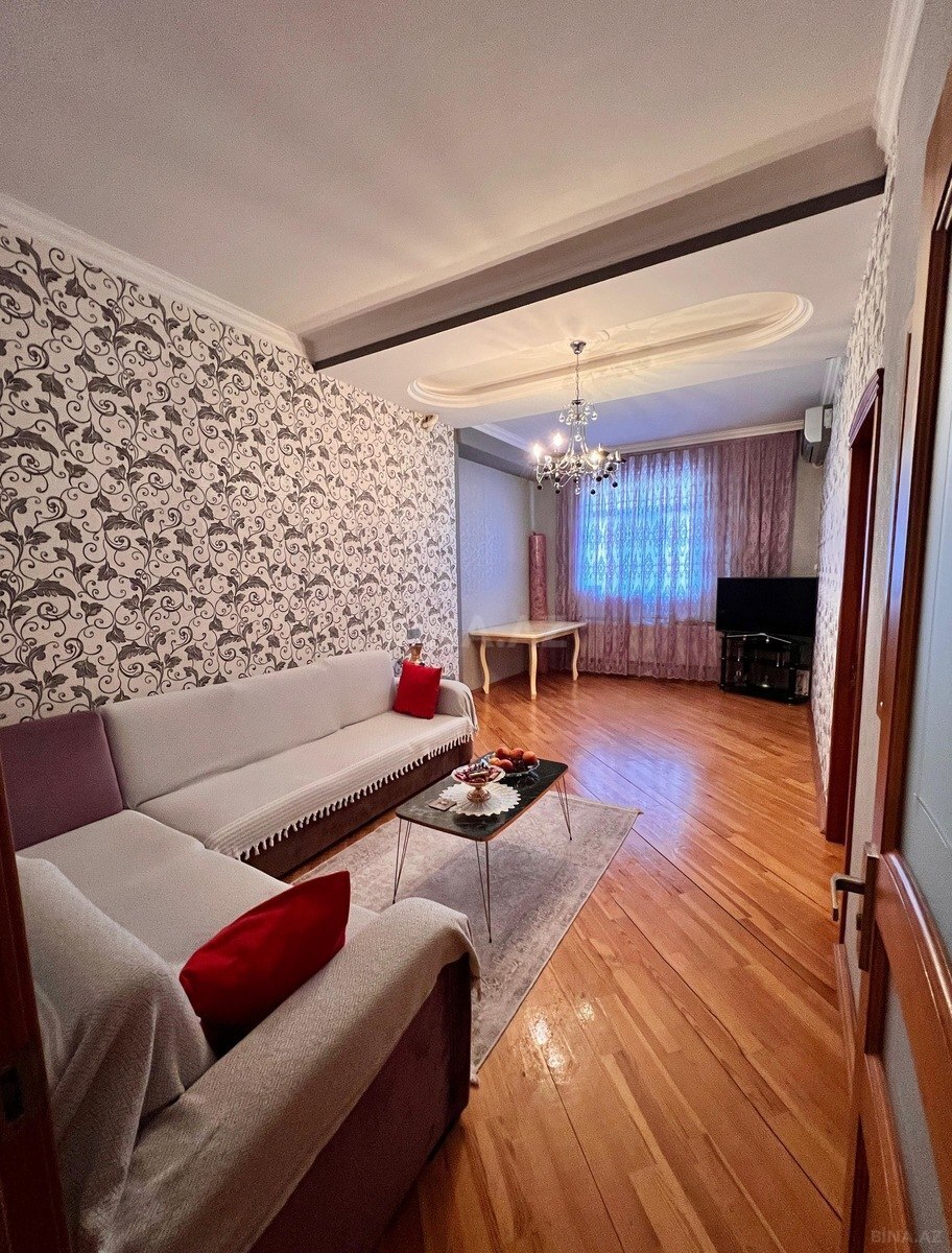 3 otaqlı Köhnə tikili, Xalqlar Dostluğu m., Bakı