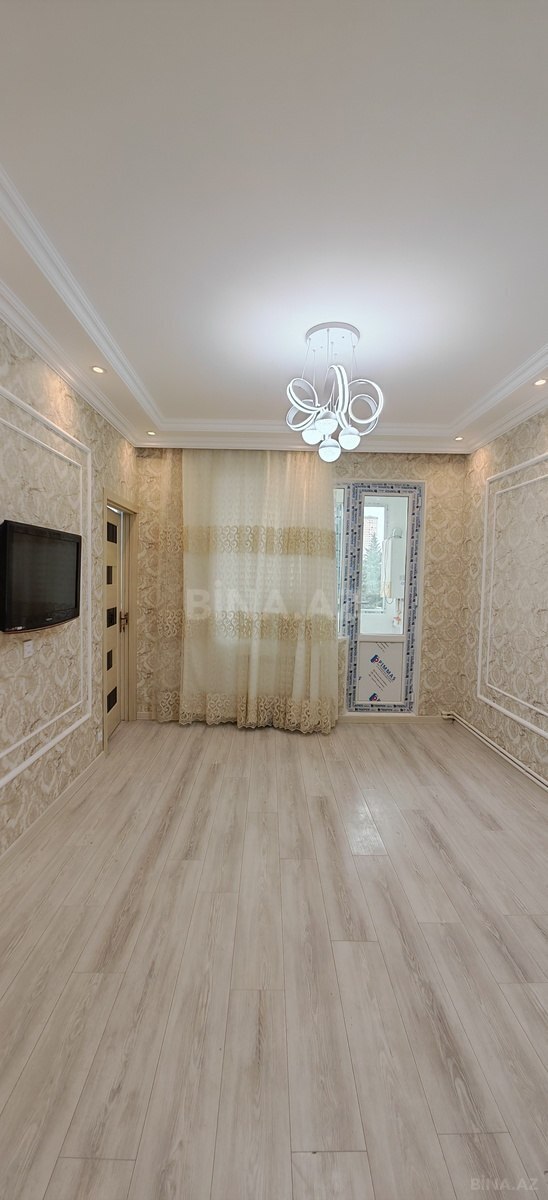 3 otaqlı Köhnə tikili, Memar Əcəmi m., Bakı