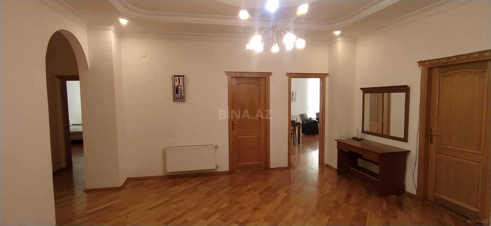 4 otaqlı Yeni tikili, Nizami m., Bakı