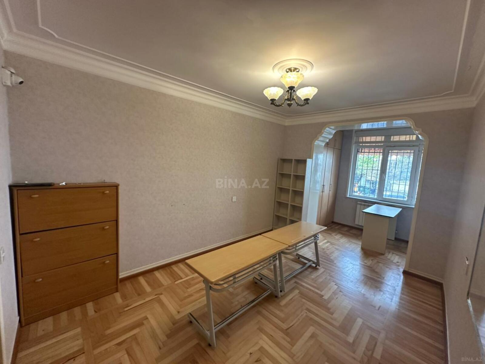5 otaqlı Köhnə tikili, Qara Qarayev m., Bakı