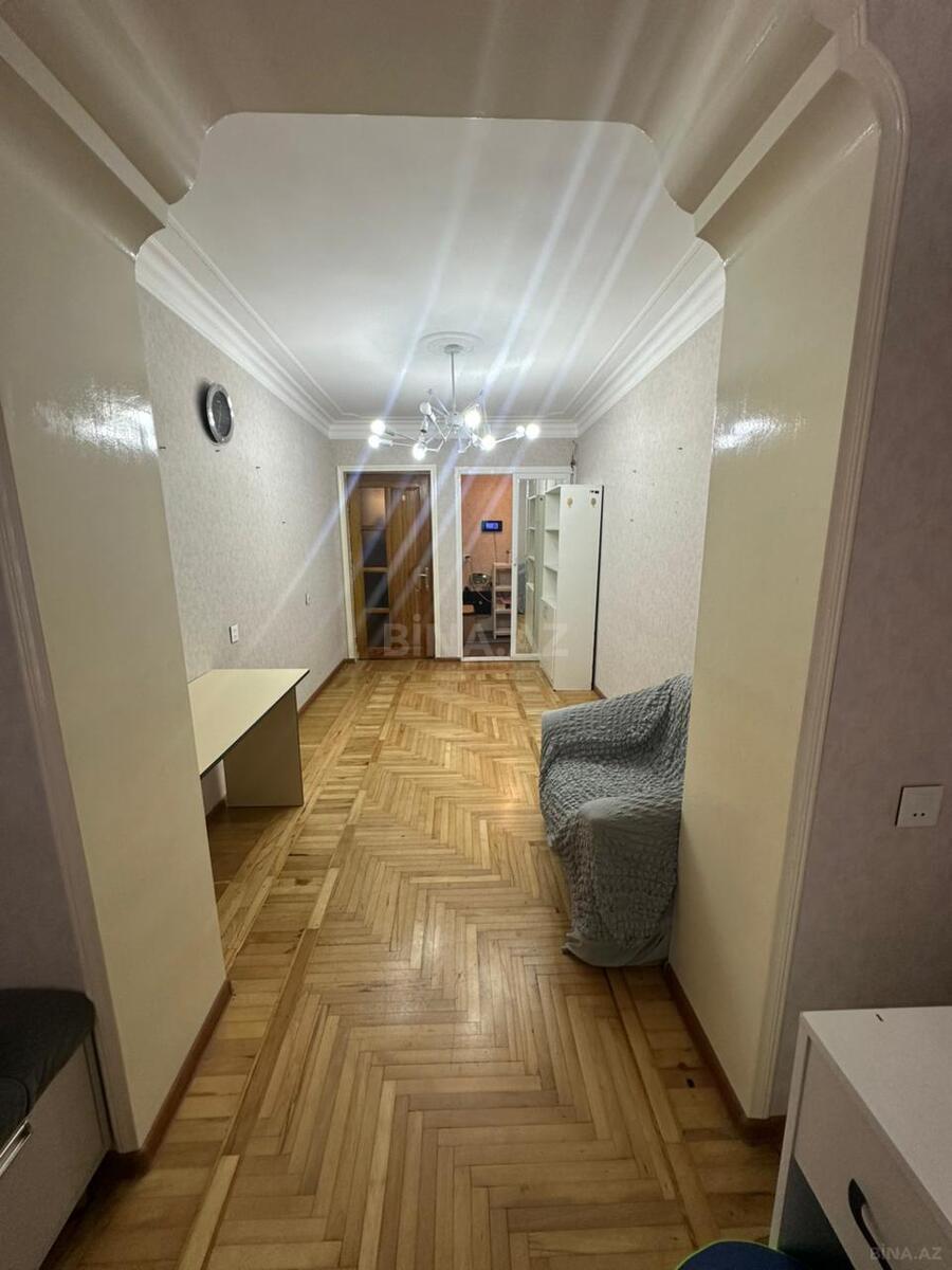 5 otaqlı Köhnə tikili, Qara Qarayev m., Bakı
