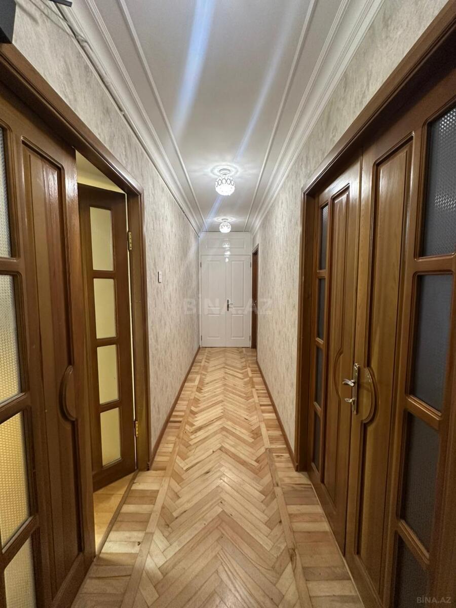 5 otaqlı Köhnə tikili, Qara Qarayev m., Bakı
