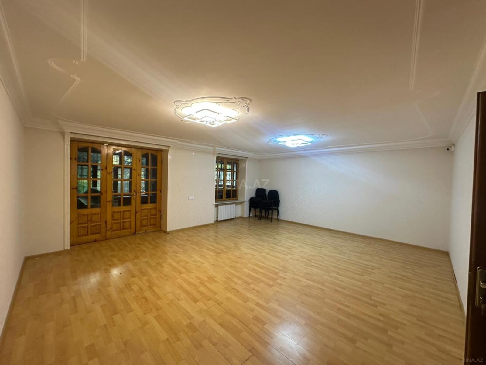 5 otaqlı Köhnə tikili, Qara Qarayev m., Bakı