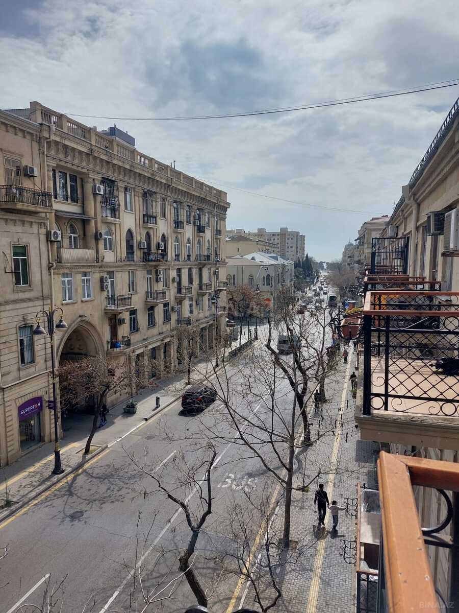 3 otaqlı Köhnə tikili, 28 May m., Bakı
