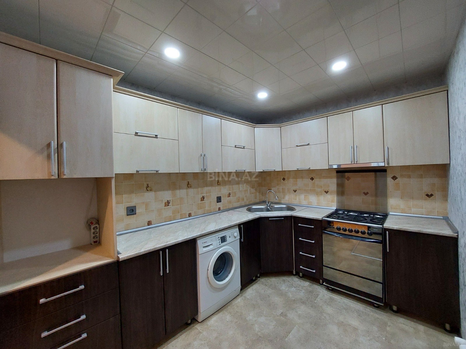 3 otaqlı Köhnə tikili, 28 May m., Bakı