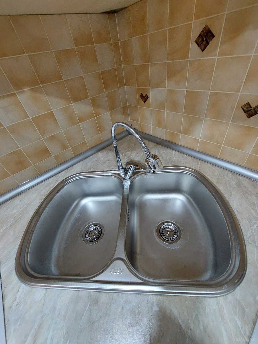 3 otaqlı Köhnə tikili, 28 May m., Bakı