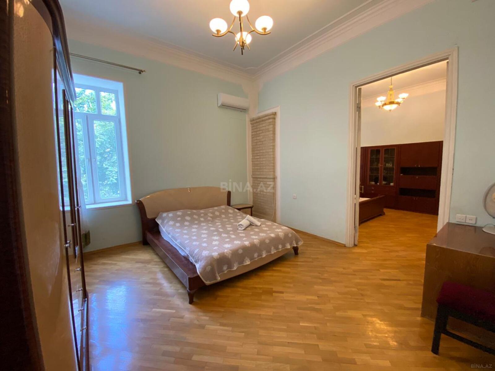 4 otaqlı Köhnə tikili, Sahil m., Bakı