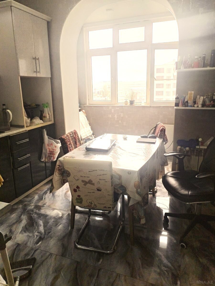 3 otaqlı Köhnə tikili, Gənclik m., Bakı