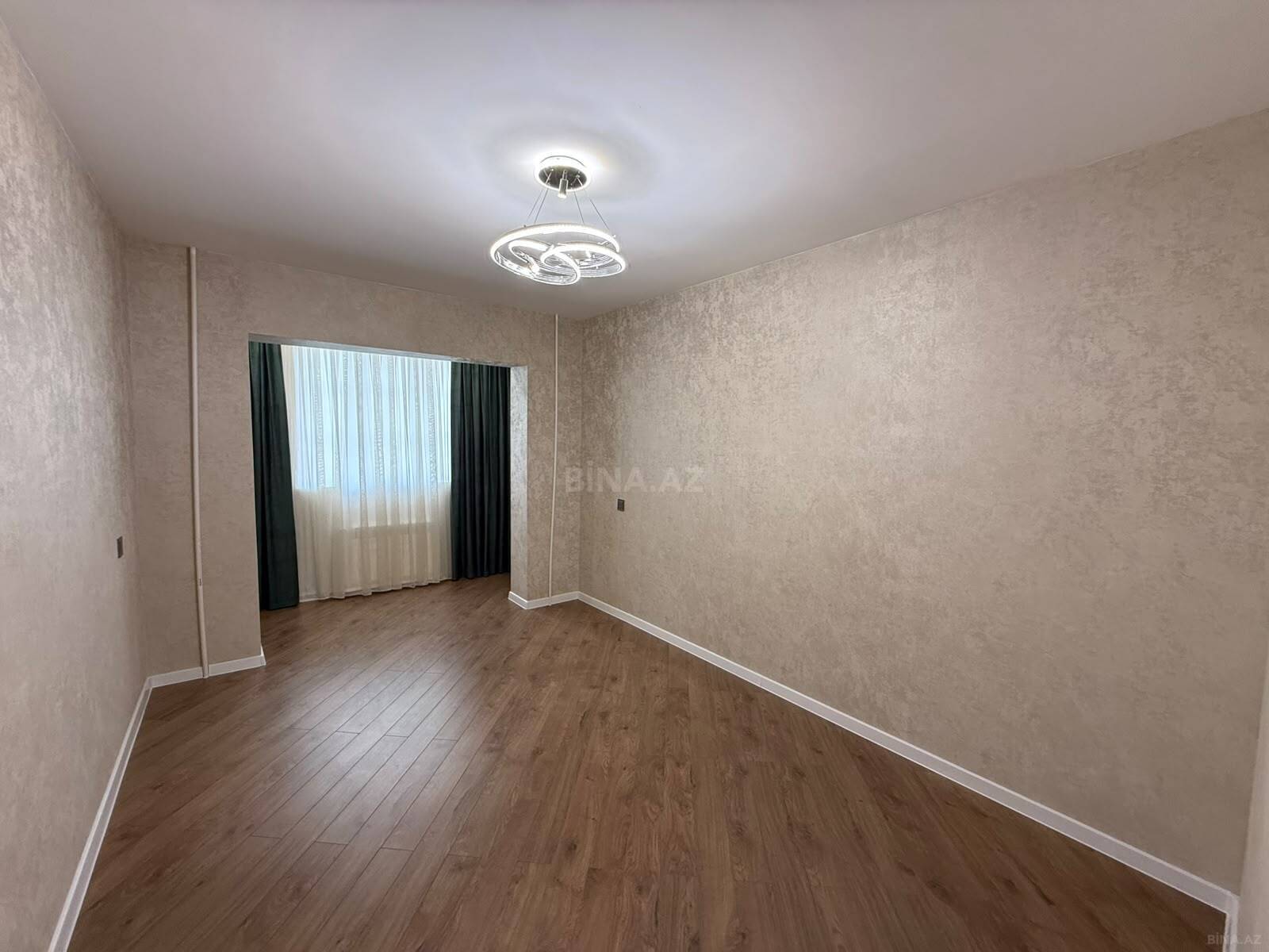 3 otaqlı Köhnə tikili, Koroğlu m., Bakı