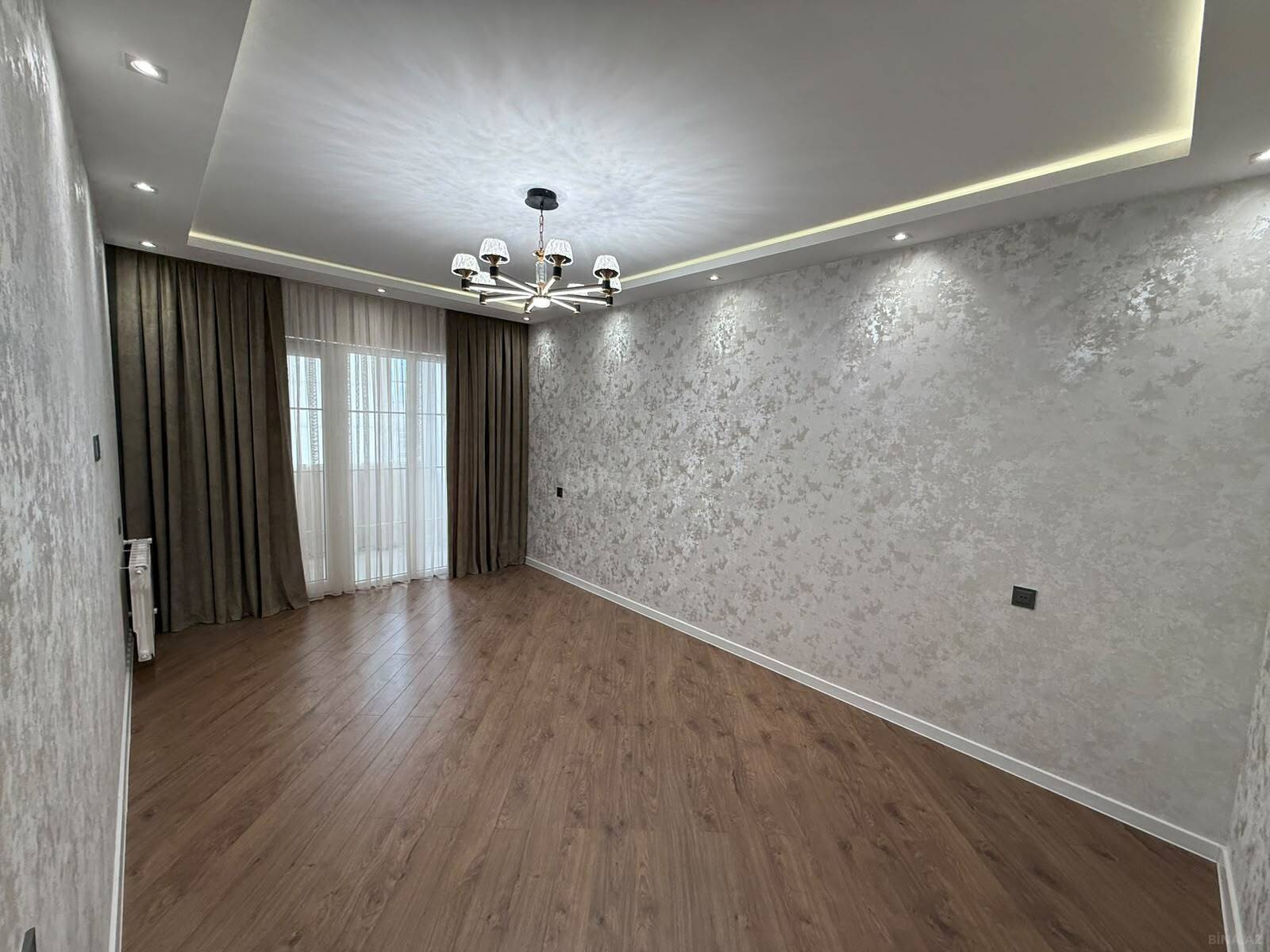 3 otaqlı Köhnə tikili, Koroğlu m., Bakı