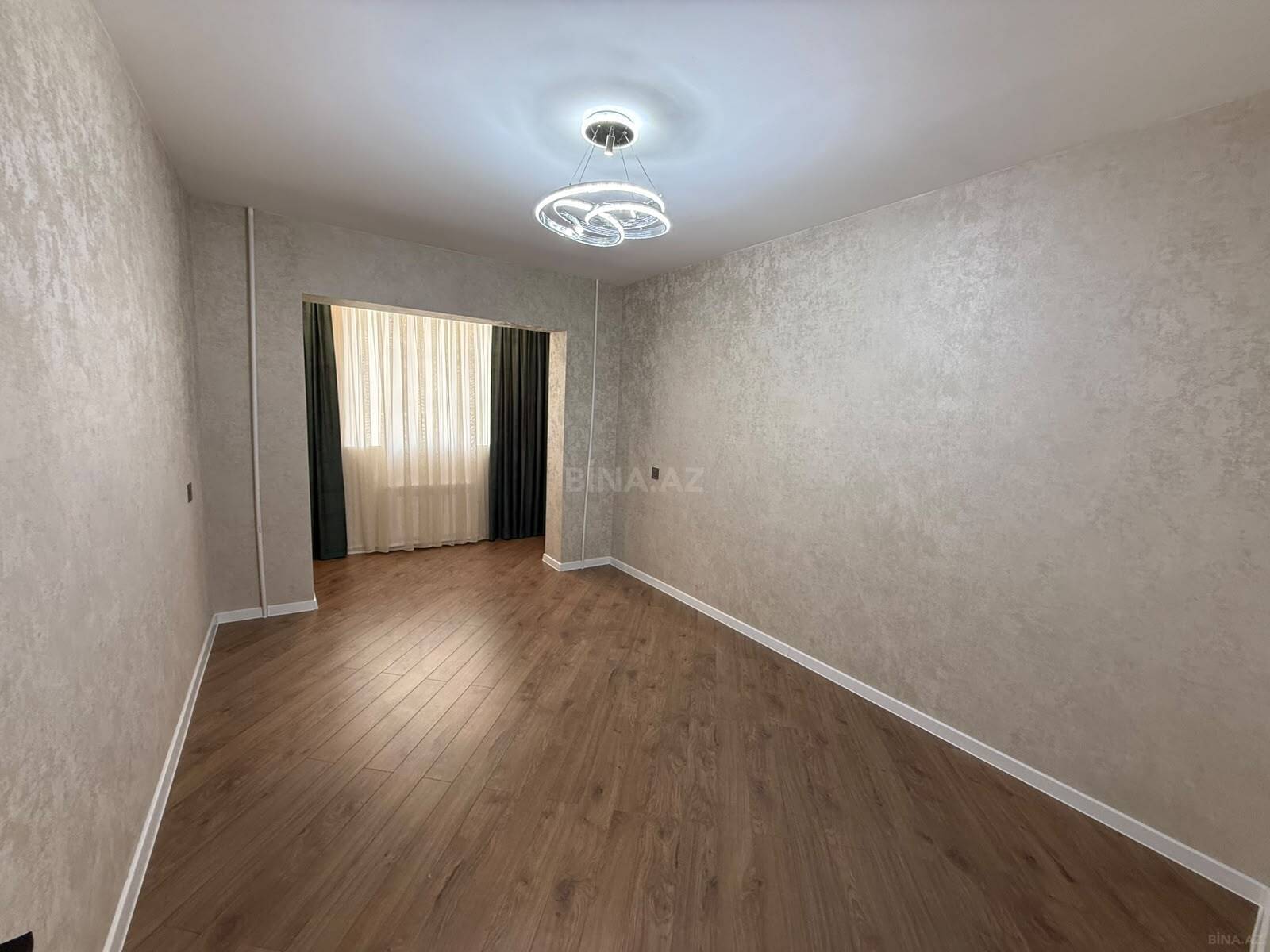 3 otaqlı Köhnə tikili, Koroğlu m., Bakı
