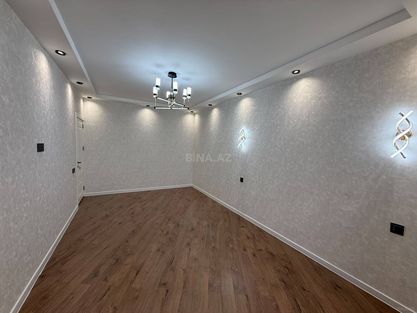 3 otaqlı Köhnə tikili, Koroğlu m., Bakı