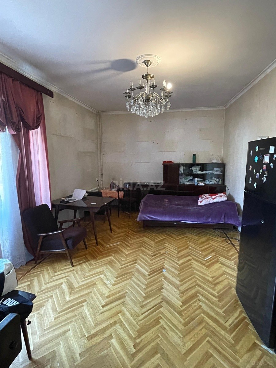 2 otaqlı Köhnə tikili, Elmlər Akademiyası m., Bakı