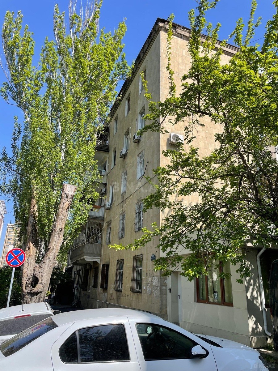 2 otaqlı Köhnə tikili, Elmlər Akademiyası m., Bakı