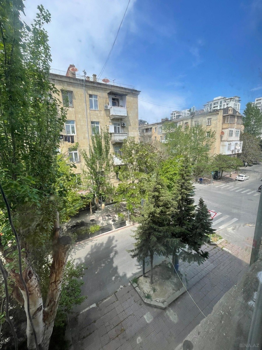 2 otaqlı Köhnə tikili, Elmlər Akademiyası m., Bakı
