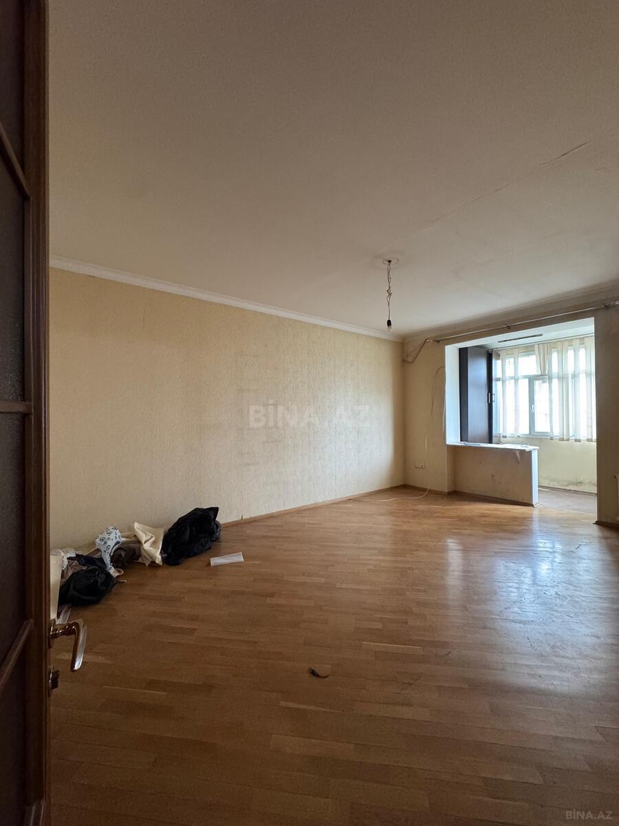 3 otaqlı Köhnə tikili, Elmlər Akademiyası m., Bakı