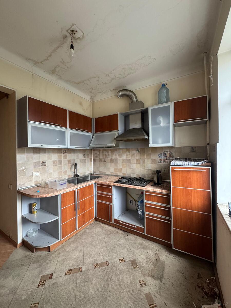 3 otaqlı Köhnə tikili, Elmlər Akademiyası m., Bakı