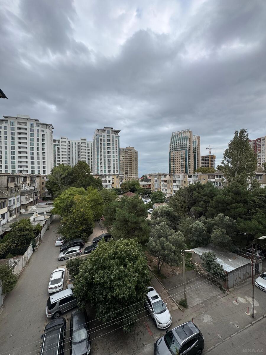 3 otaqlı Köhnə tikili, Elmlər Akademiyası m., Bakı