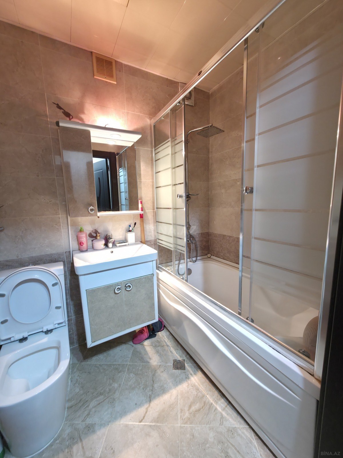 3 otaqlı Köhnə tikili, Bakıxanov q., Bakı