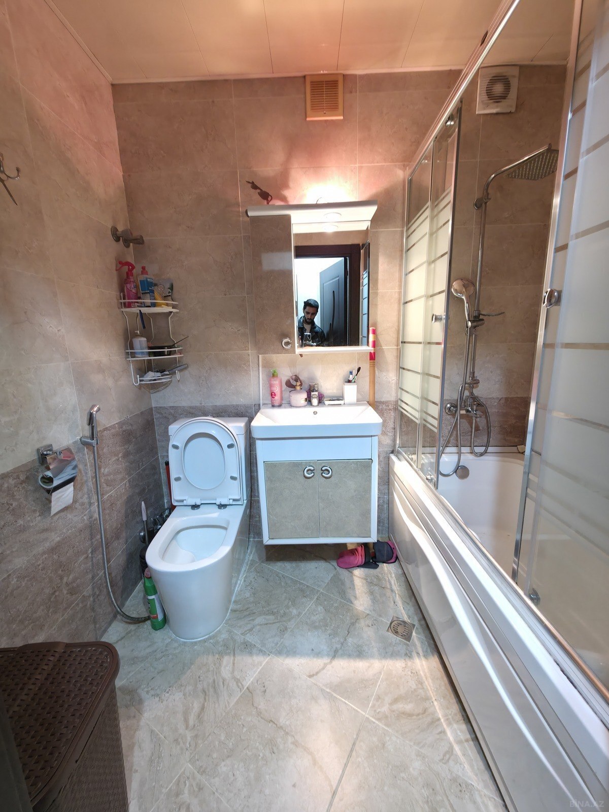 3 otaqlı Köhnə tikili, Bakıxanov q., Bakı