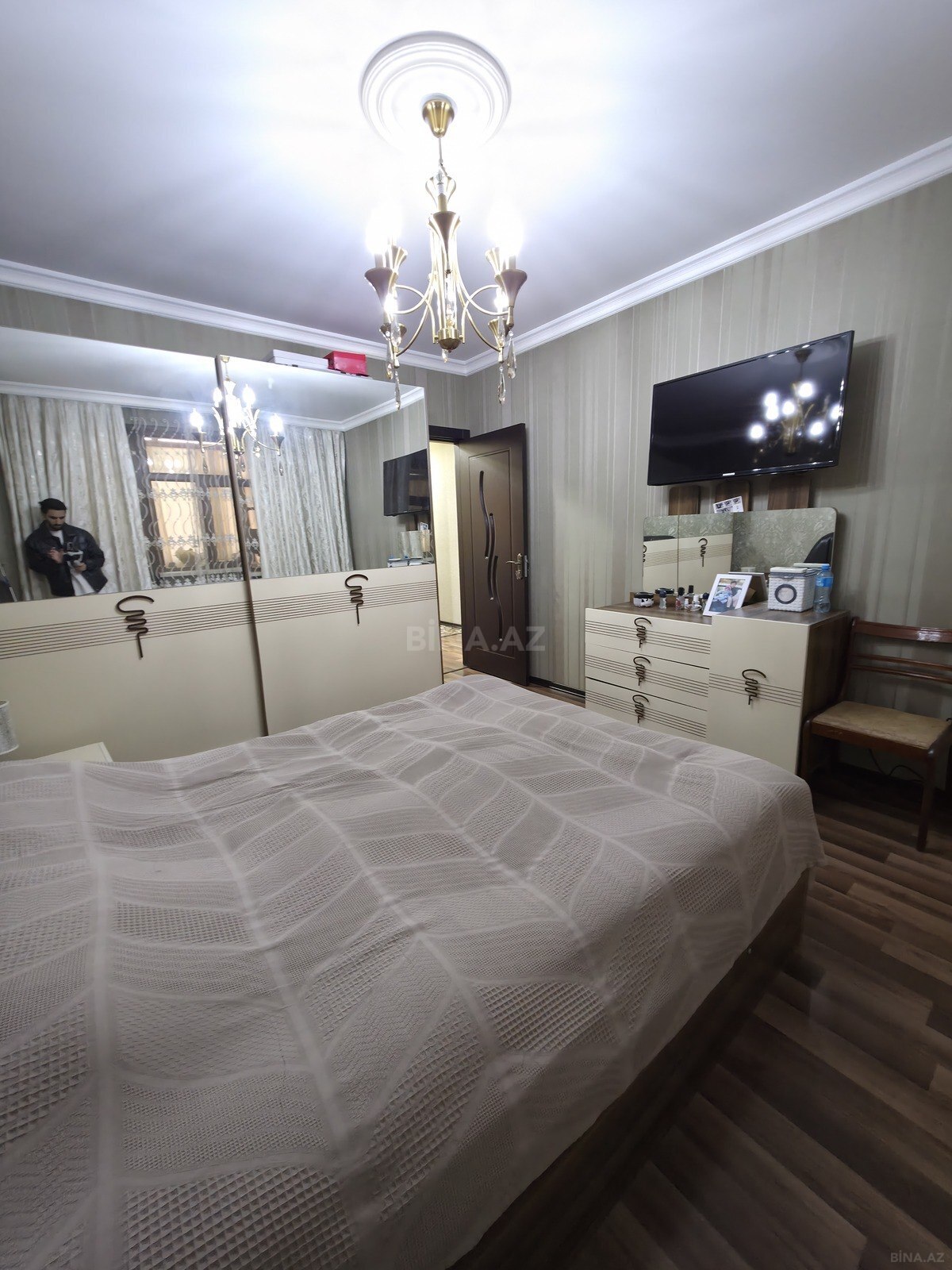 3 otaqlı Köhnə tikili, Bakıxanov q., Bakı