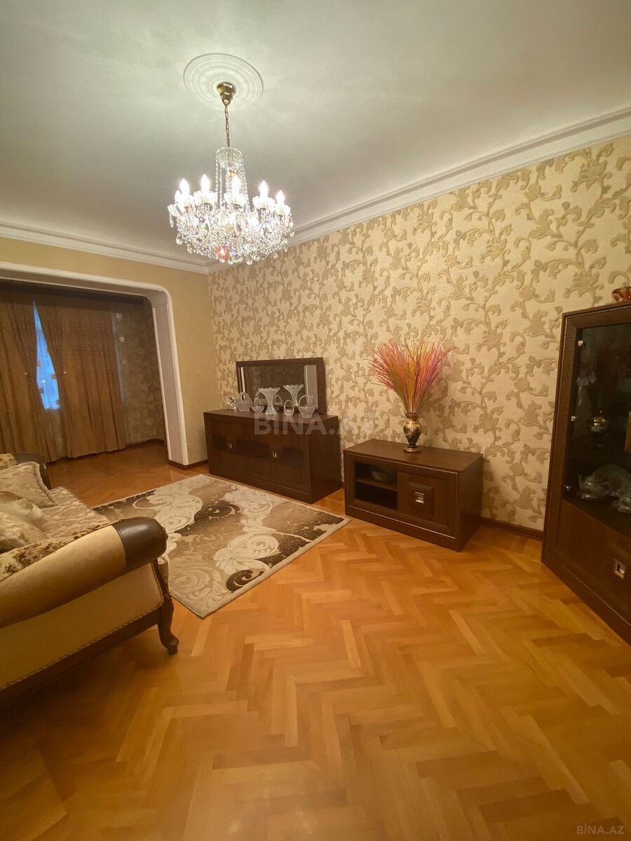 3 otaqlı Köhnə tikili, Nizami m., Bakı
