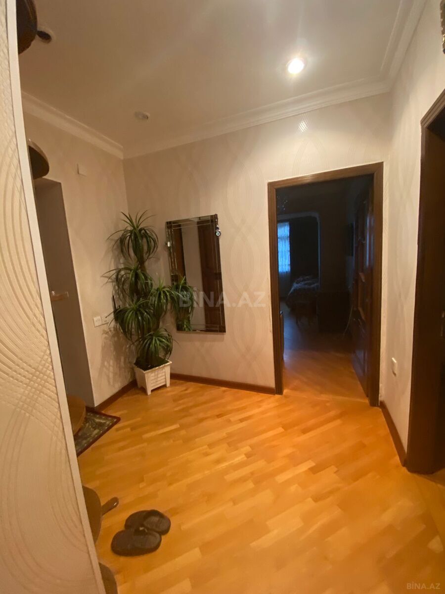 3 otaqlı Köhnə tikili, Nizami m., Bakı