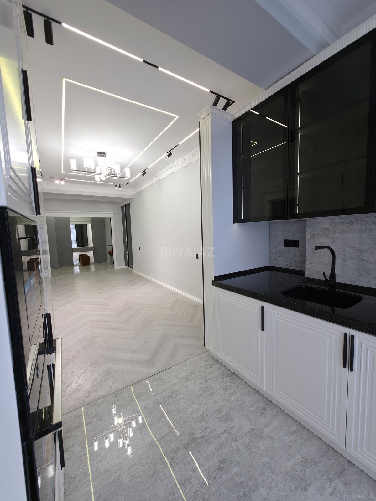 3 otaqlı Yeni tikili, Bakıxanov q., Bakı