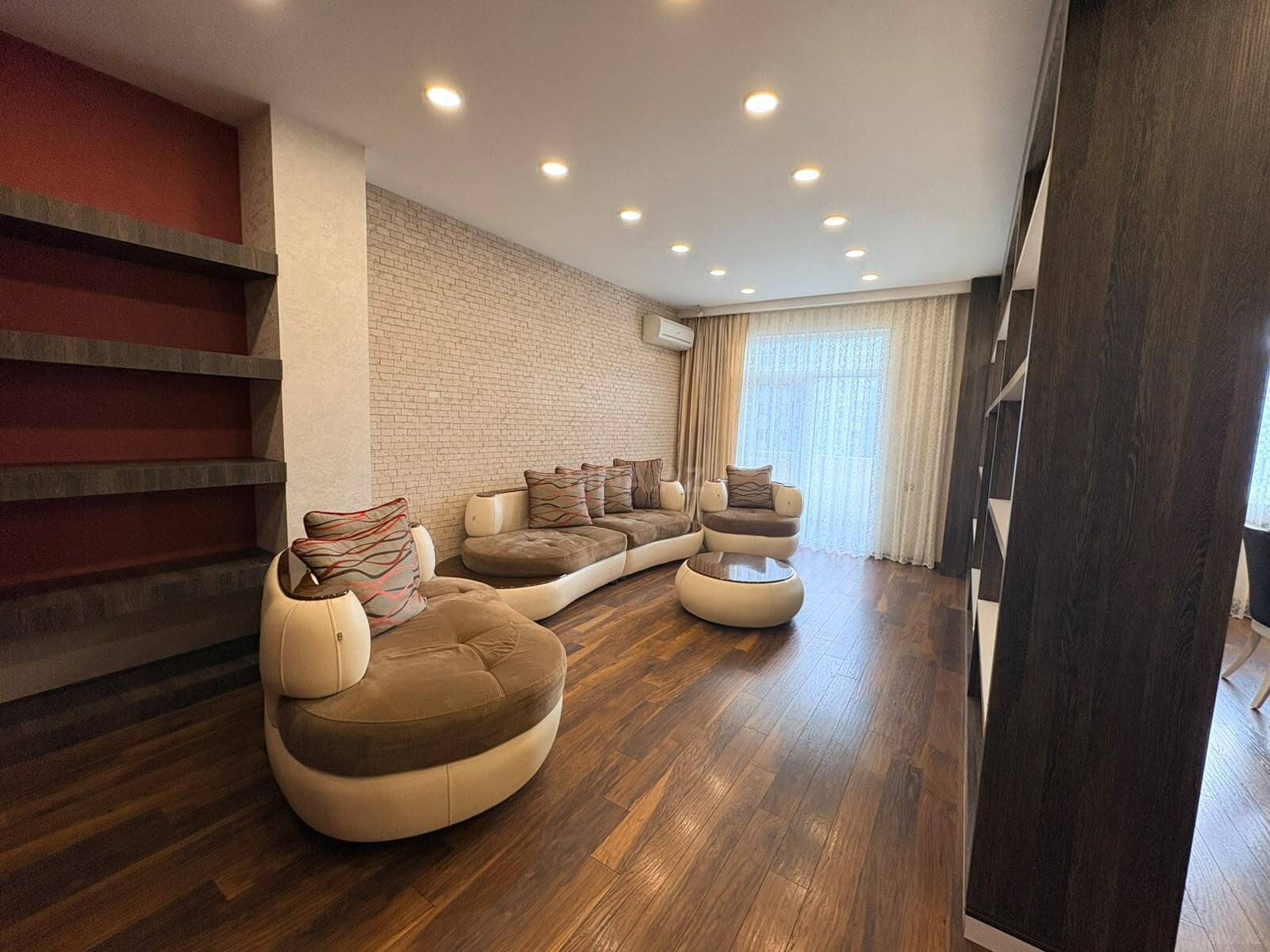 4 otaqlı Yeni tikili, Şah İsmayıl Xətai m., Bakı