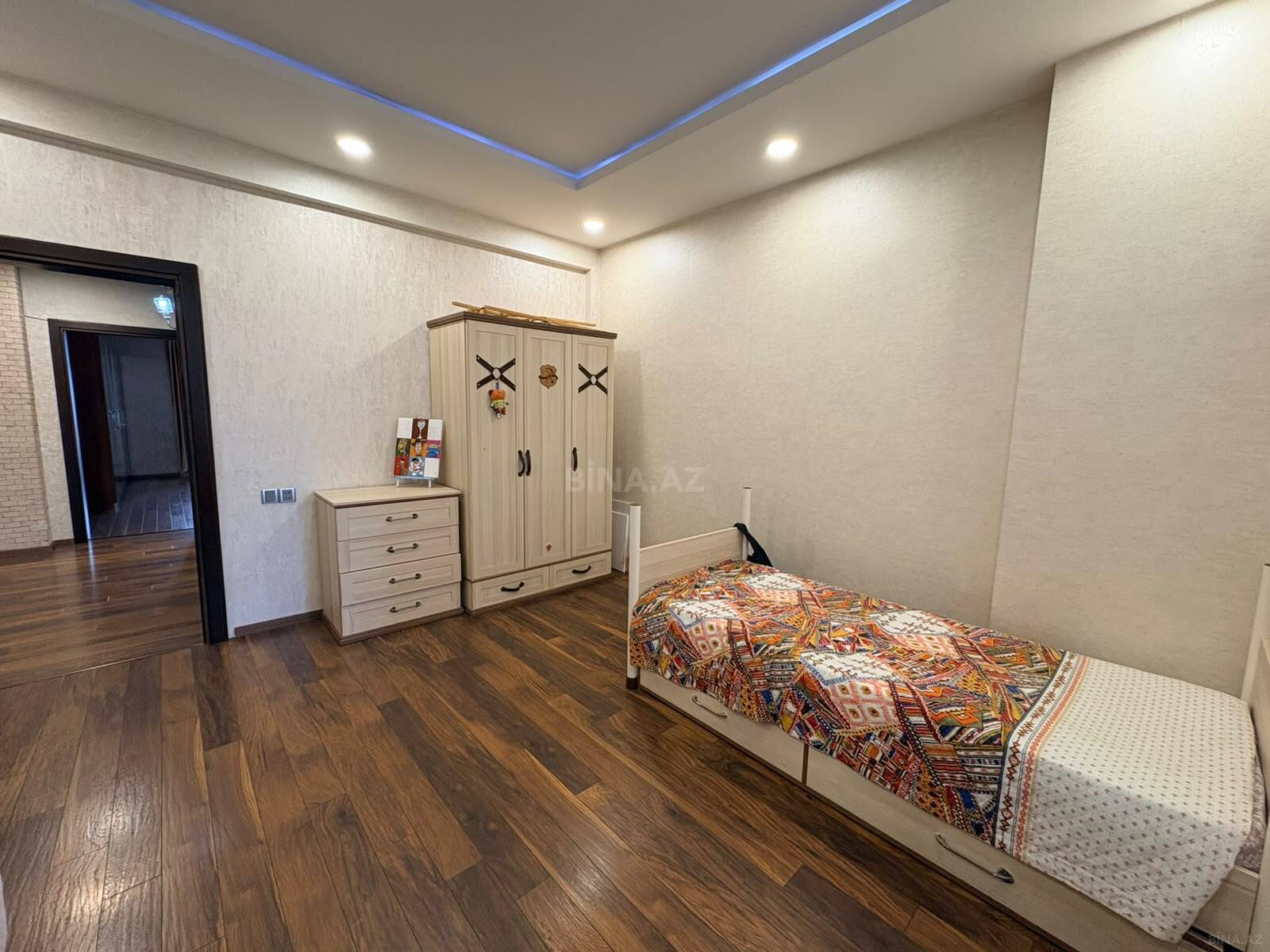 4 otaqlı Yeni tikili, Şah İsmayıl Xətai m., Bakı