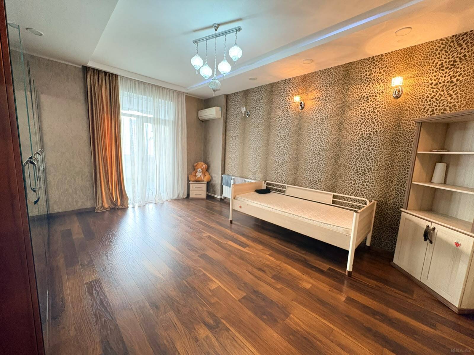 4 otaqlı Yeni tikili, Şah İsmayıl Xətai m., Bakı