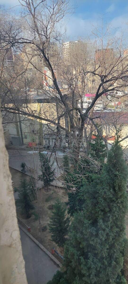 2 otaqlı Köhnə tikili, Memar Əcəmi m., Bakı
