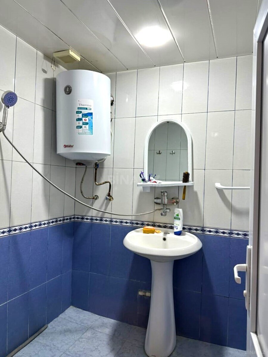 3 otaqlı Köhnə tikili, Bakıxanov q., Bakı