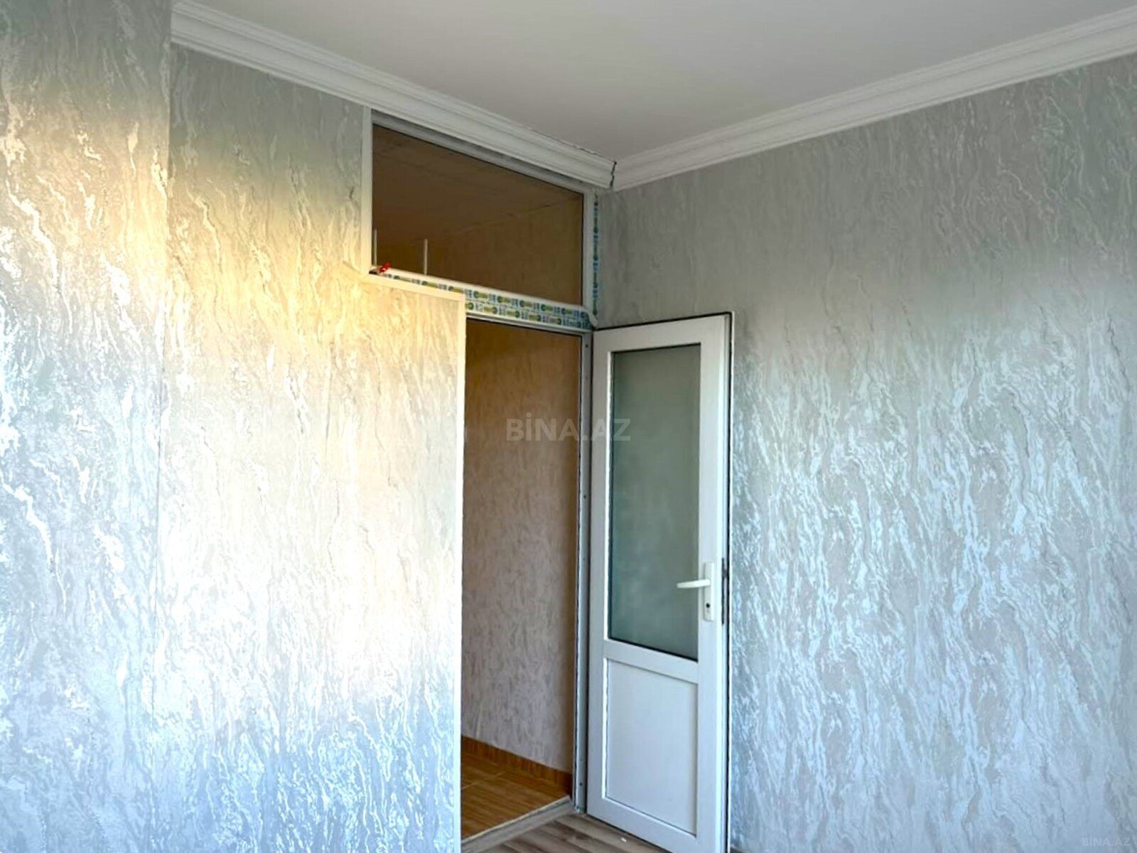 3 otaqlı Köhnə tikili, Bakıxanov q., Bakı