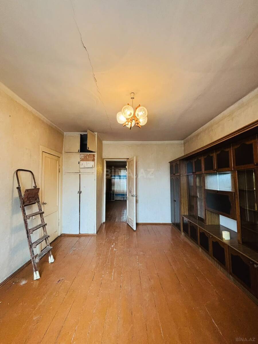 3 otaqlı Köhnə tikili, Bakıxanov q., Bakı