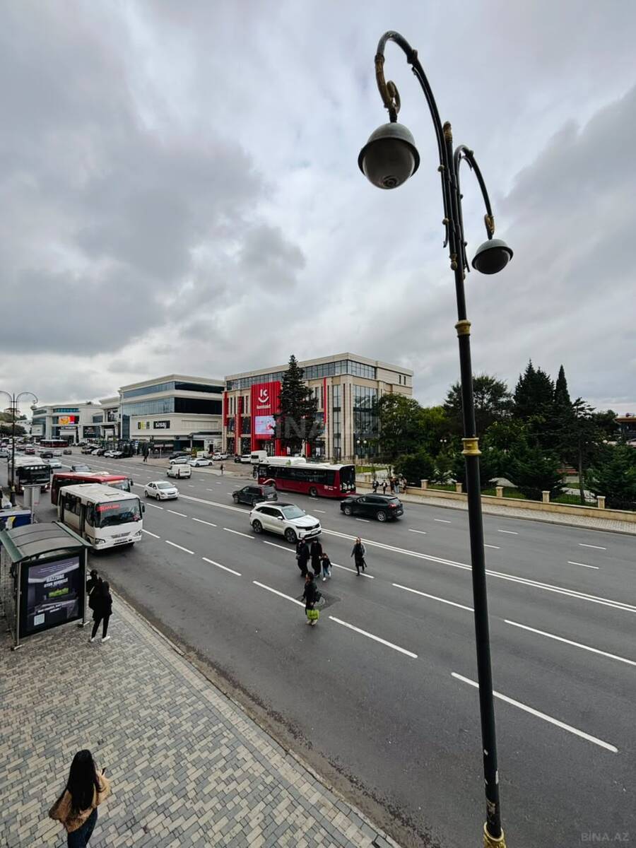 3 otaqlı Köhnə tikili, Bakıxanov q., Bakı